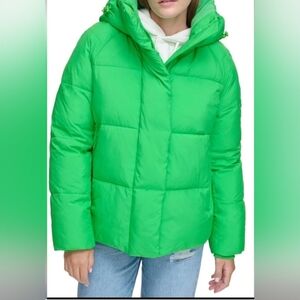 NWOT Levis Women's Bright Green Puffer Jacket. Size M.